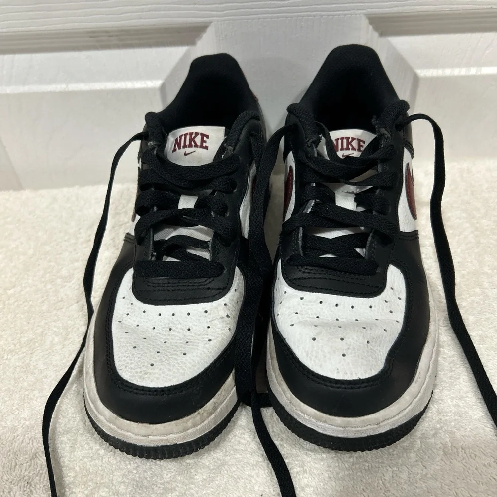 Nike Kids Black White and Maroon Low-Top Sneakers